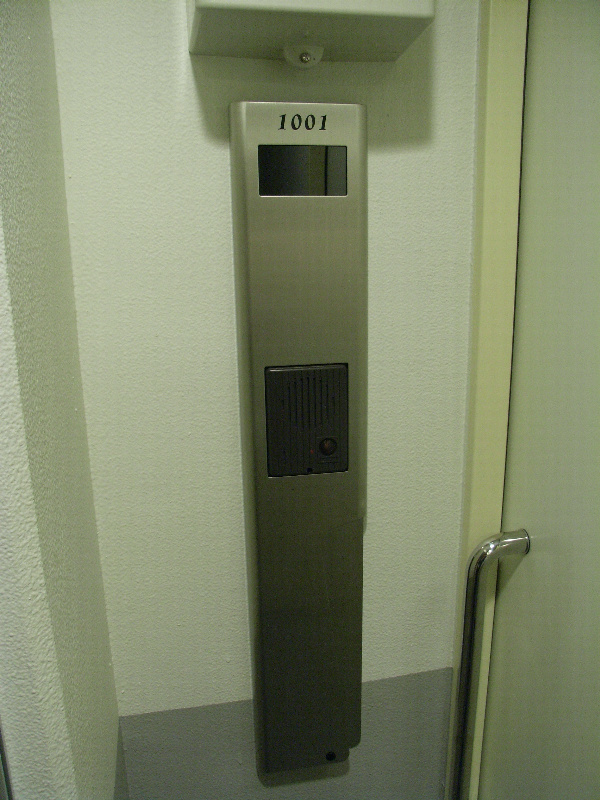 こもれび東神田 玄関扉は引き戸になってます